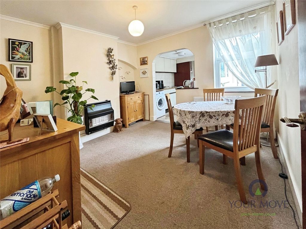Property photo 3 of 11 Dining Area