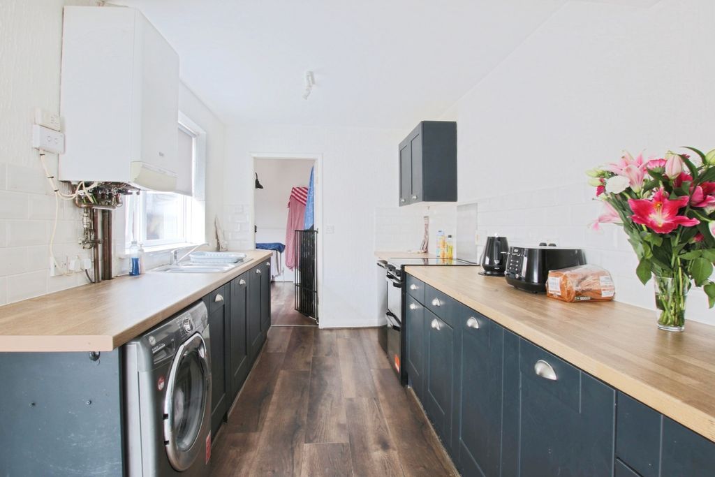 Property photo 3 of 8 4599116