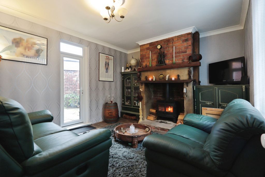 Property photo 1 of 15 Lounge