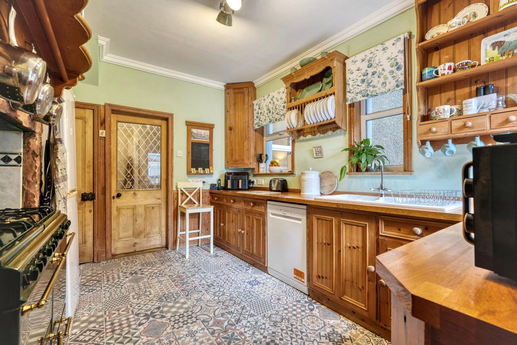 Property photo 2 of 24