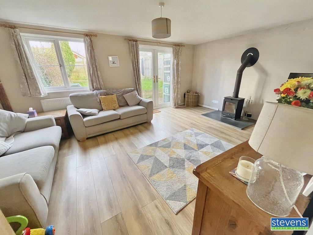 Property photo 1 of 13 Image00009