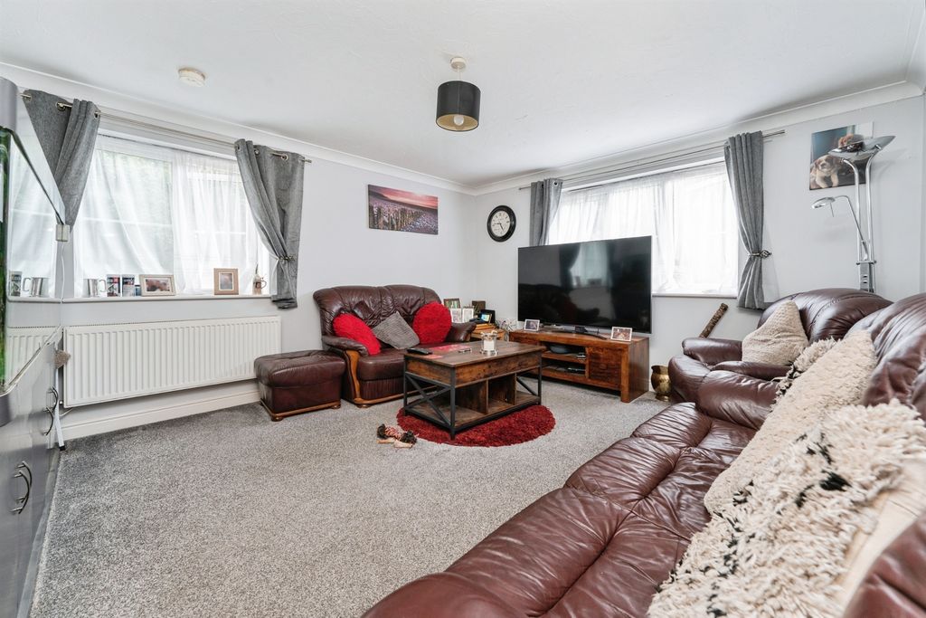 Property photo 3 of 12