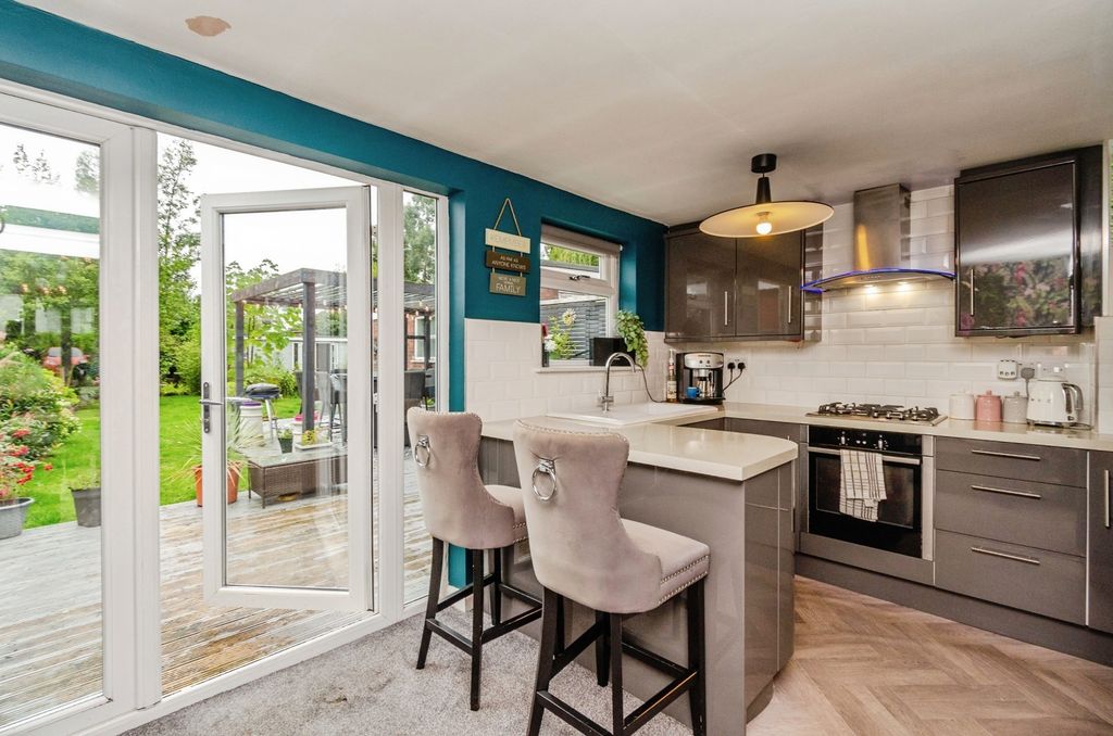 Property photo 2 of 17 Photo