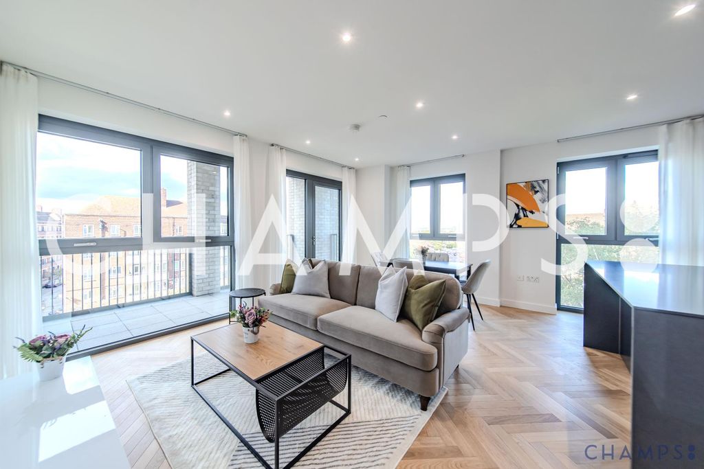 Property photo 1 of 8 Spacious 2-Bedroom, 2-Bathroom Apartment Â€“ Emperor Point, Woodberry Down, N4