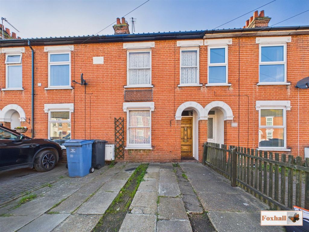 Property photo 1 of 17 Front Garden