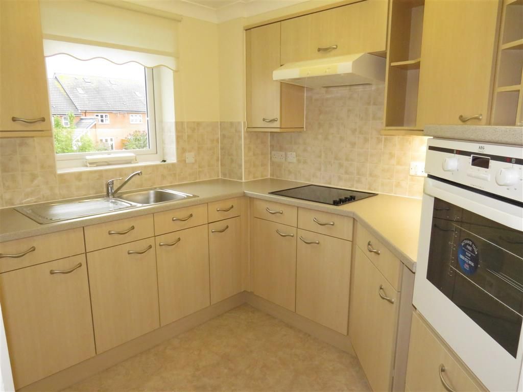 Property photo 2 of 7 Kitchen
