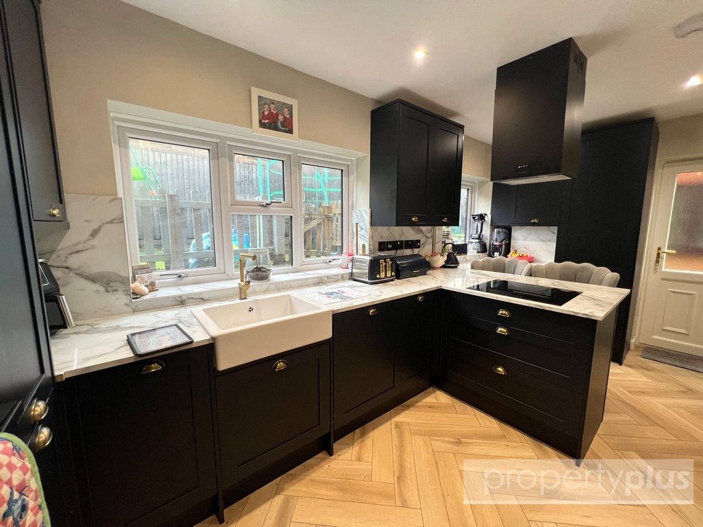 Property photo 2 of 19 Picture No. 16