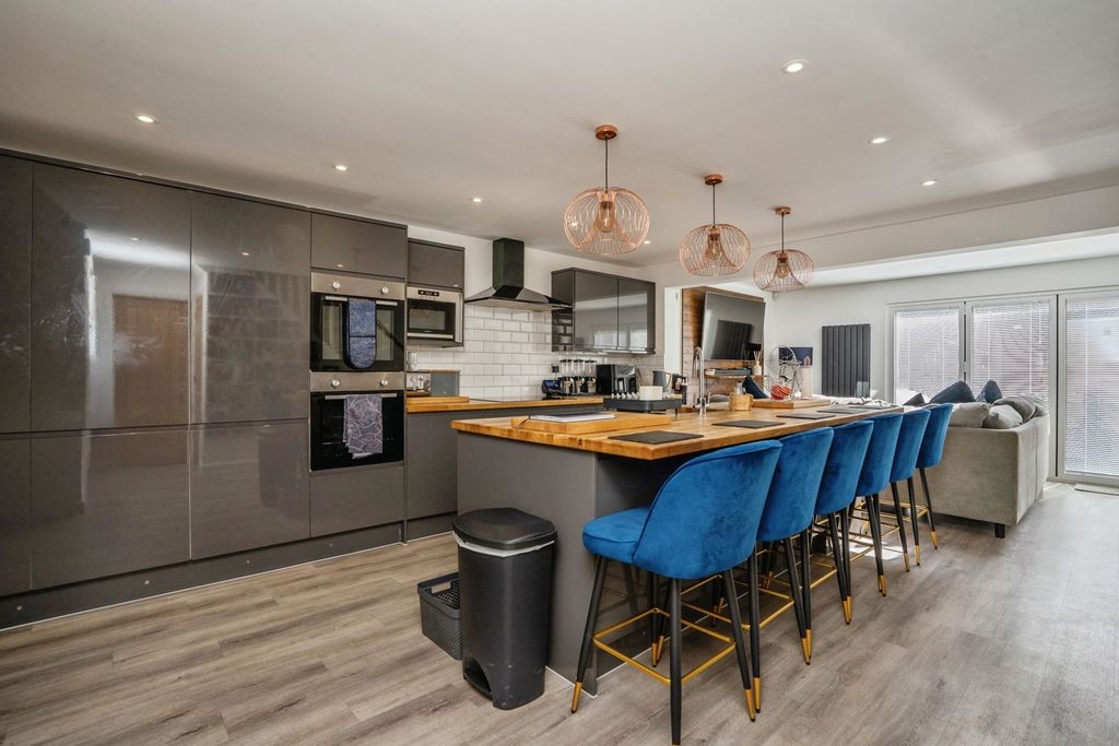 Property photo 1 of 18 Pbox-Img.Jpg