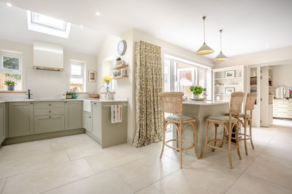 Property photo 2 of 18 Kitchen/B'fast Room