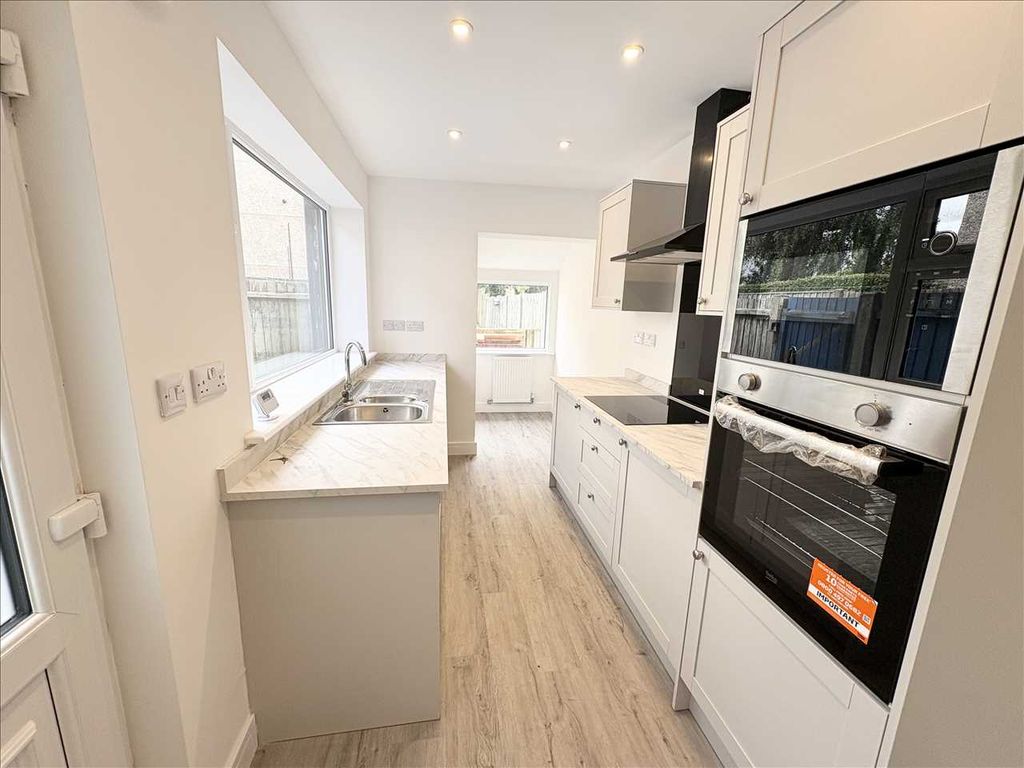 Property photo 2 of 17 Kitchen