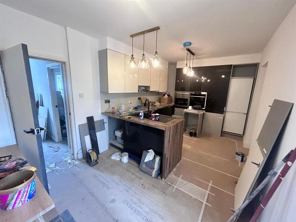 Property photo 1 of 4 Kitchen.Jpg