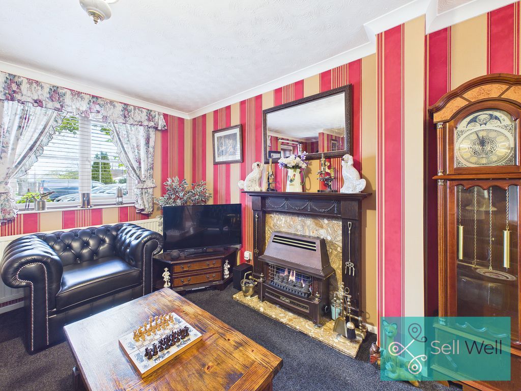 Property photo 3 of 21 Lounge