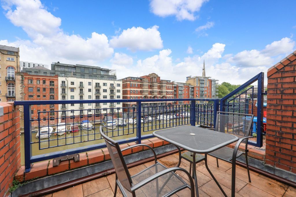 Property photo 1 of 10 Terrace
