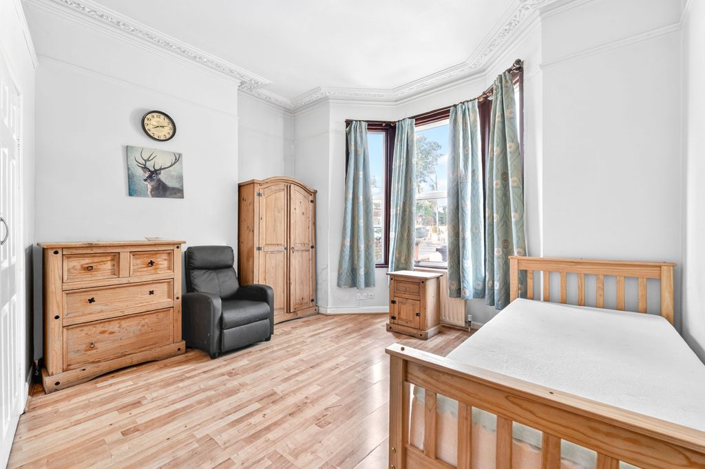 Property photo 2 of 20