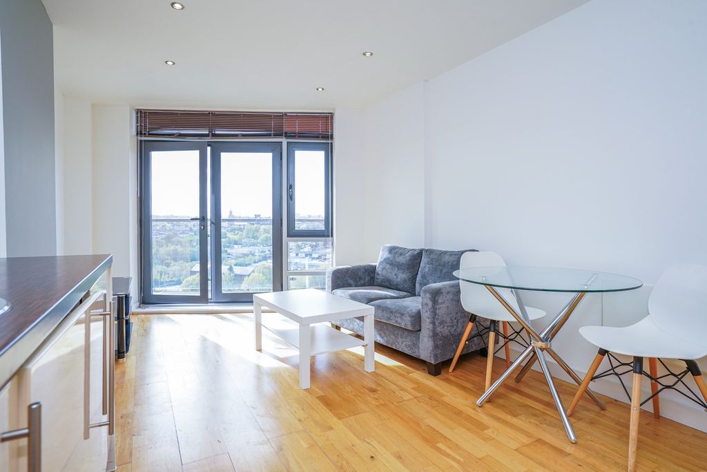 Property photo 1 of 18 Living Room