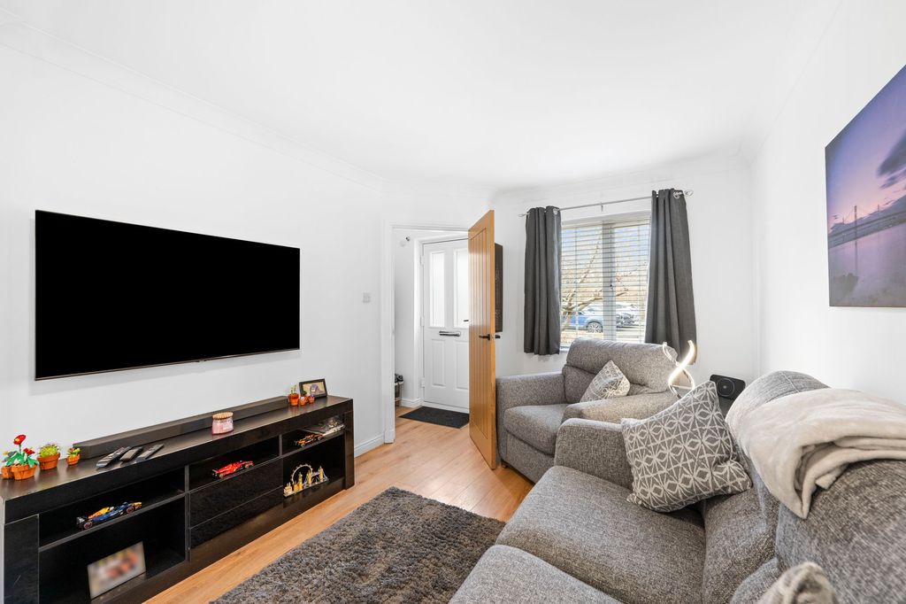 Property photo 2 of 21