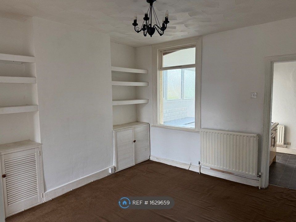 Property photo 2 of 25
