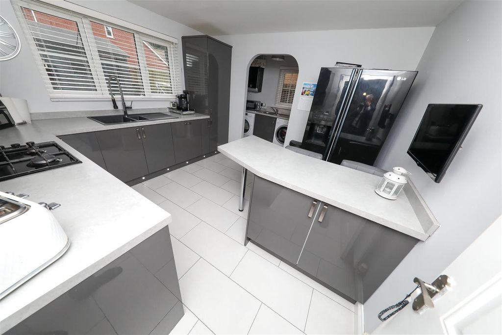 Property photo 3 of 21 D