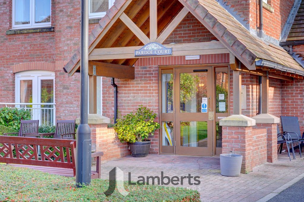 Property photo 1 of 14 Frontage