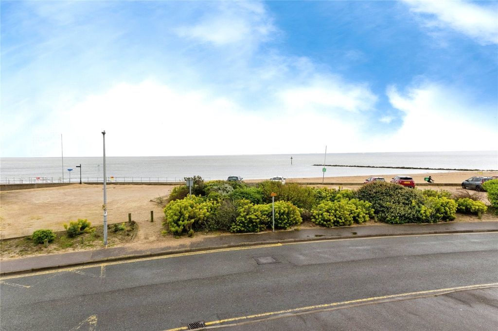 Property photo 2 of 16 Sea View