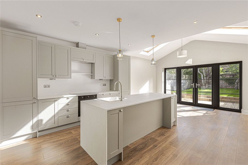 Property photo 2 of 30 Picture No. 38