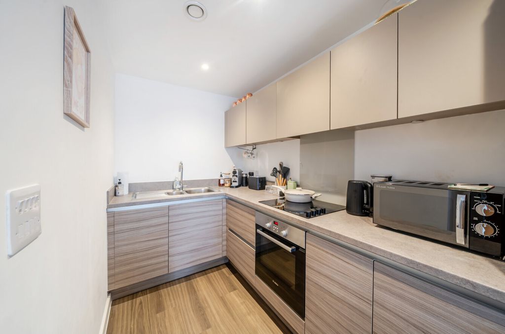 Property photo 3 of 11 1330640-16-688Cca...