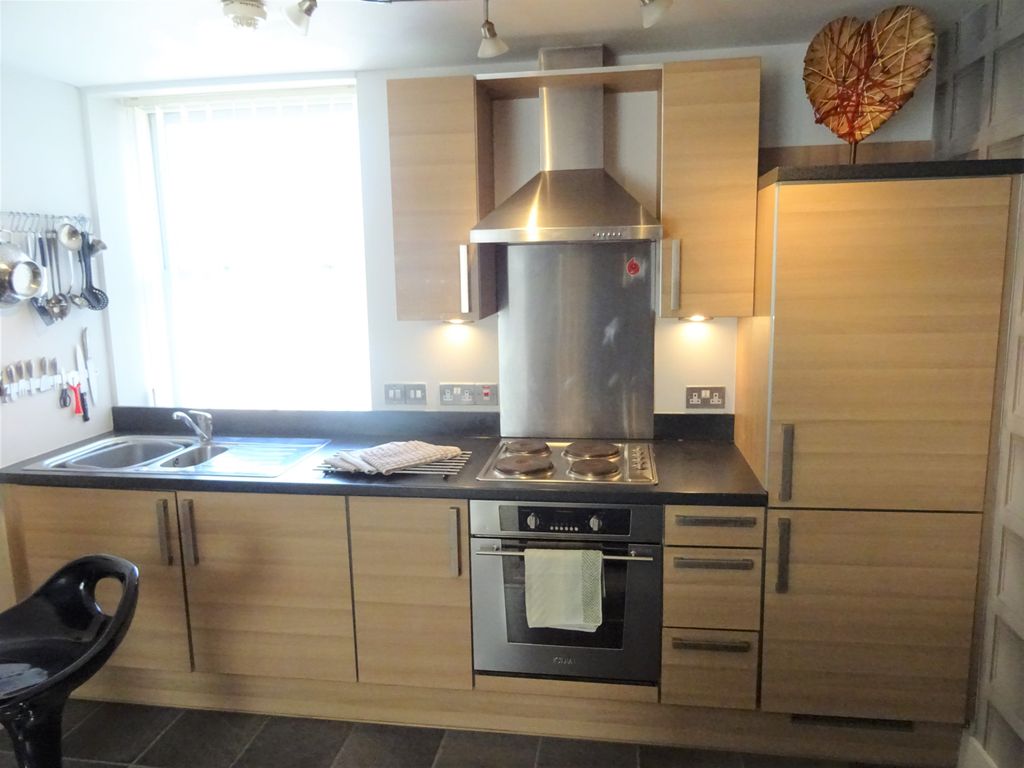 Property photo 2 of 7 Kitchen