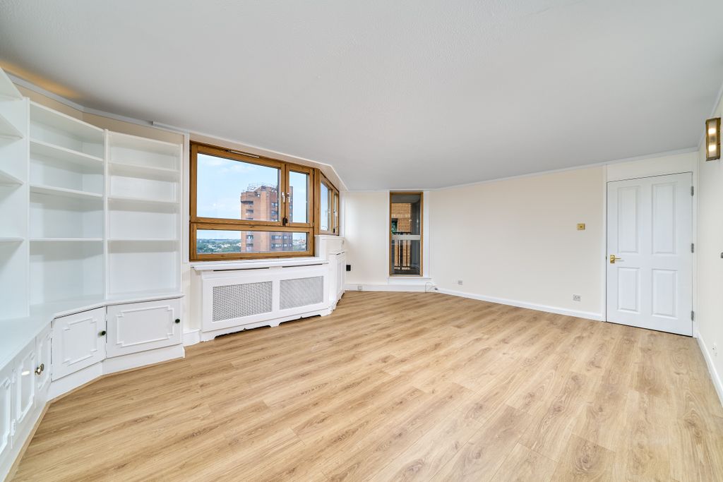 Property photo 3 of 12