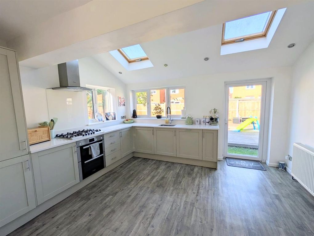 Property photo 3 of 15 Kitchen Dining Area