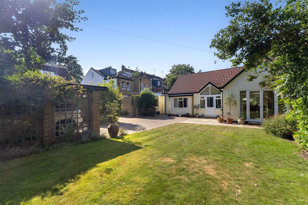 Property photo 2 of 36 Picture No. 05