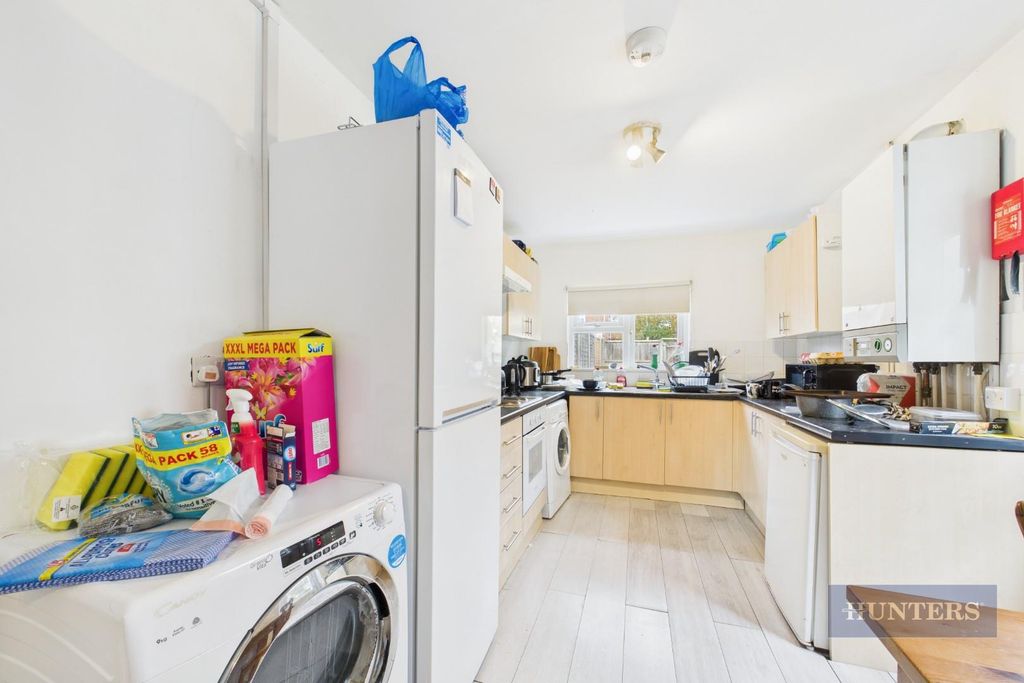 Property photo 3 of 11 Cam05152G0-Pr0290-Still006.Jpg