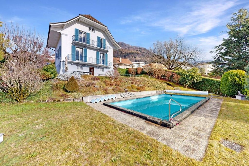 Property photo 3 of 12