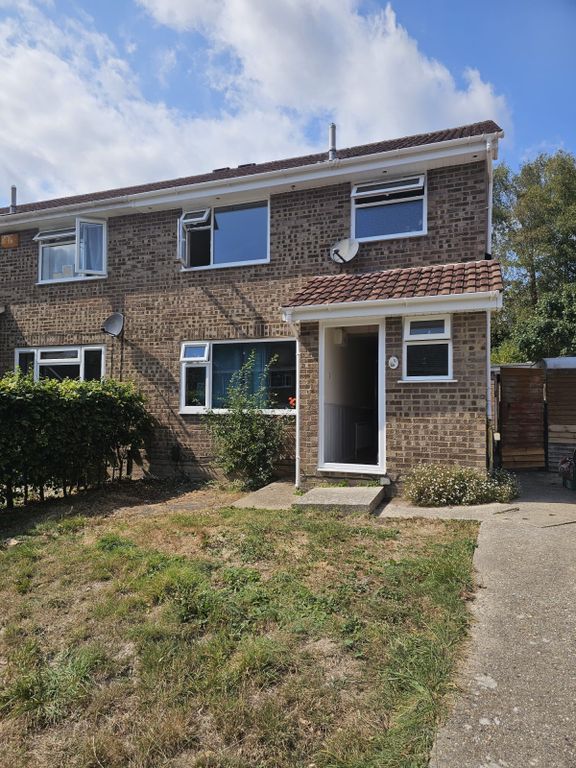 Property photo 1 of 5 Spacious 3 Bedroom, Two Bathroom House In Broadstone With A Huge Garden. Long Term Let, Ideal For A Family Due To School Catchment Area