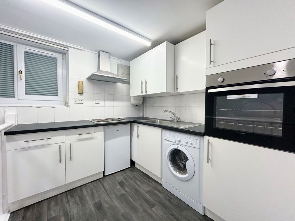 Property photo 2 of 5 Kitchen