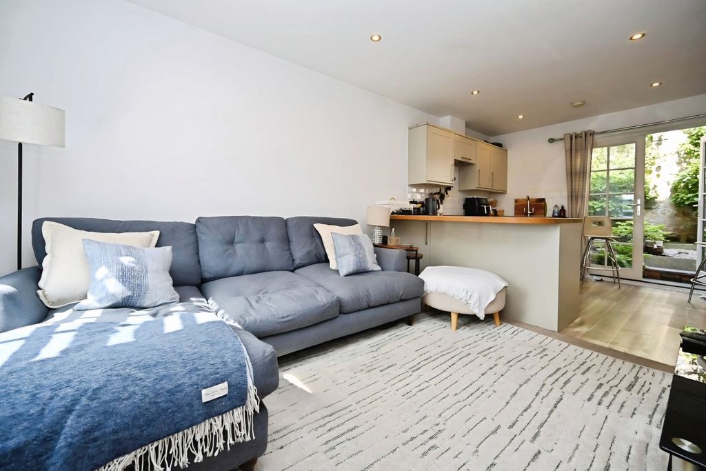 Property photo 3 of 13 Pbox-Img.Jpg