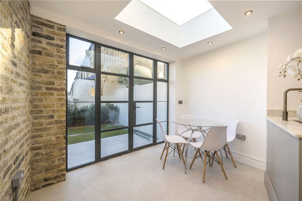 Property photo 2 of 15 Picture No. 13