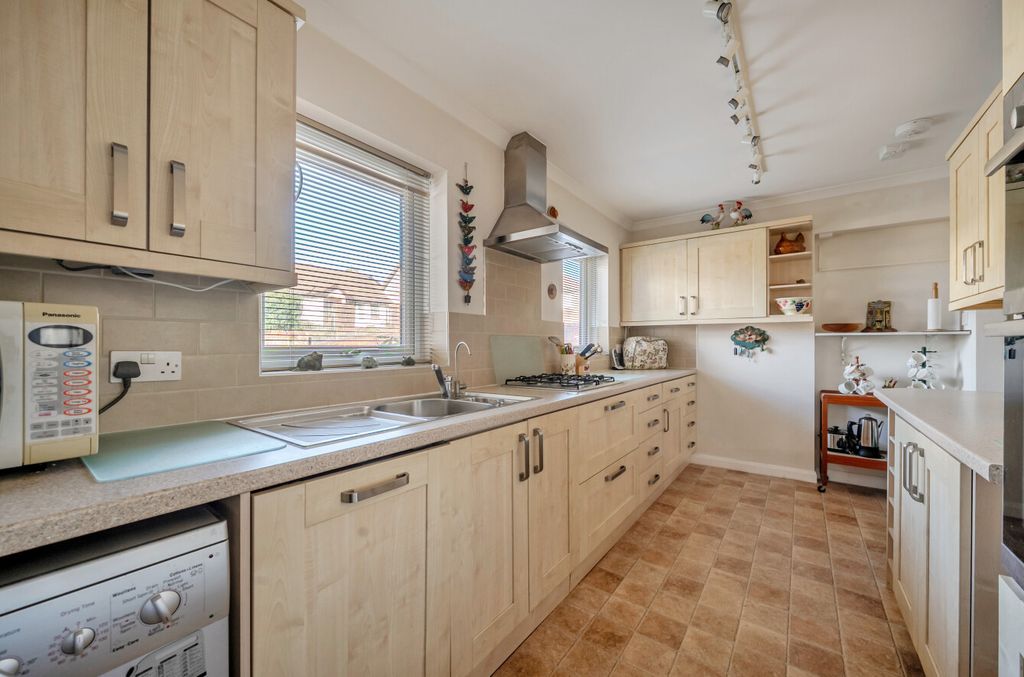 Property photo 3 of 16 1386608-1-692Efad...