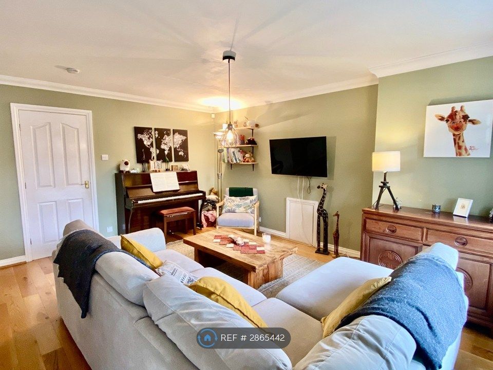 Property photo 3 of 15 Lounge Area