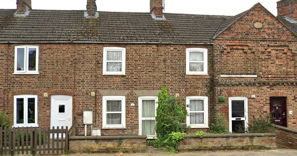 Property photo 1 of 2 Front