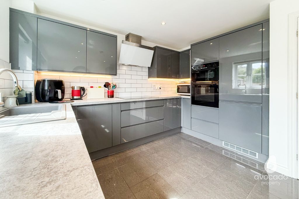 Property photo 3 of 19 4274776