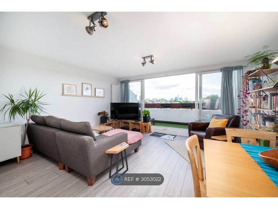 Property photo 1 of 18 Living Room