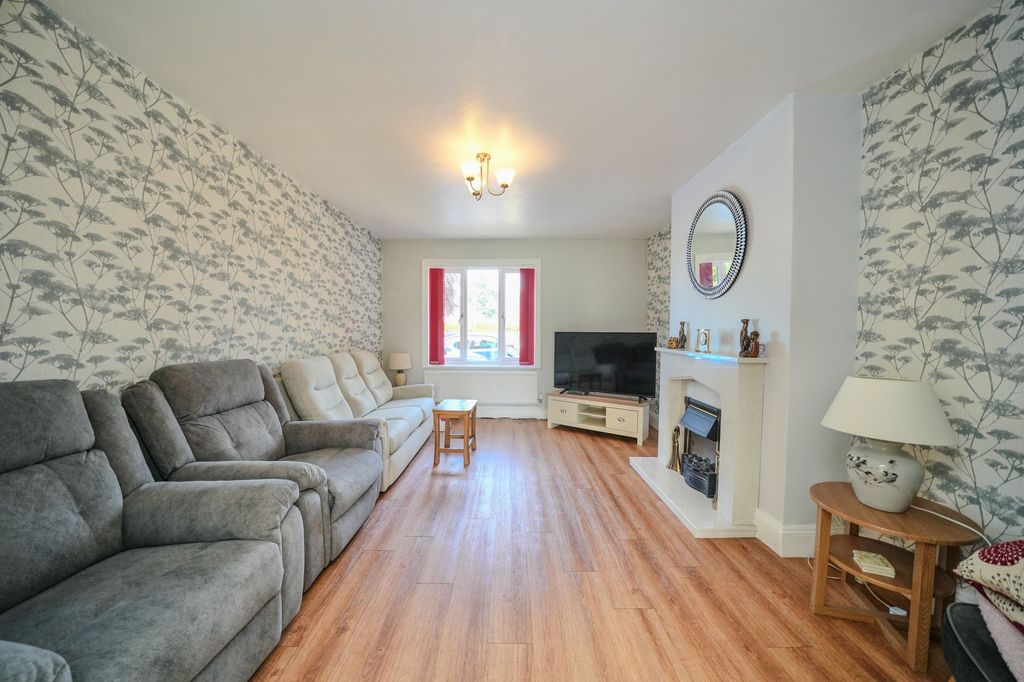 Property photo 3 of 49
