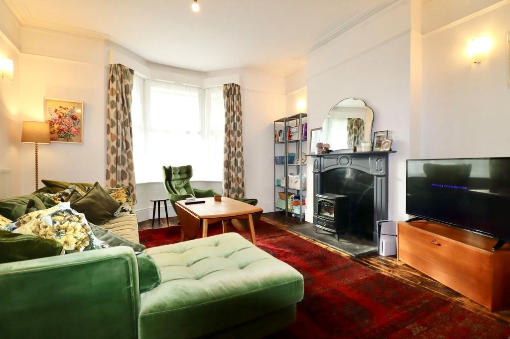 Property photo 3 of 18 Living Room