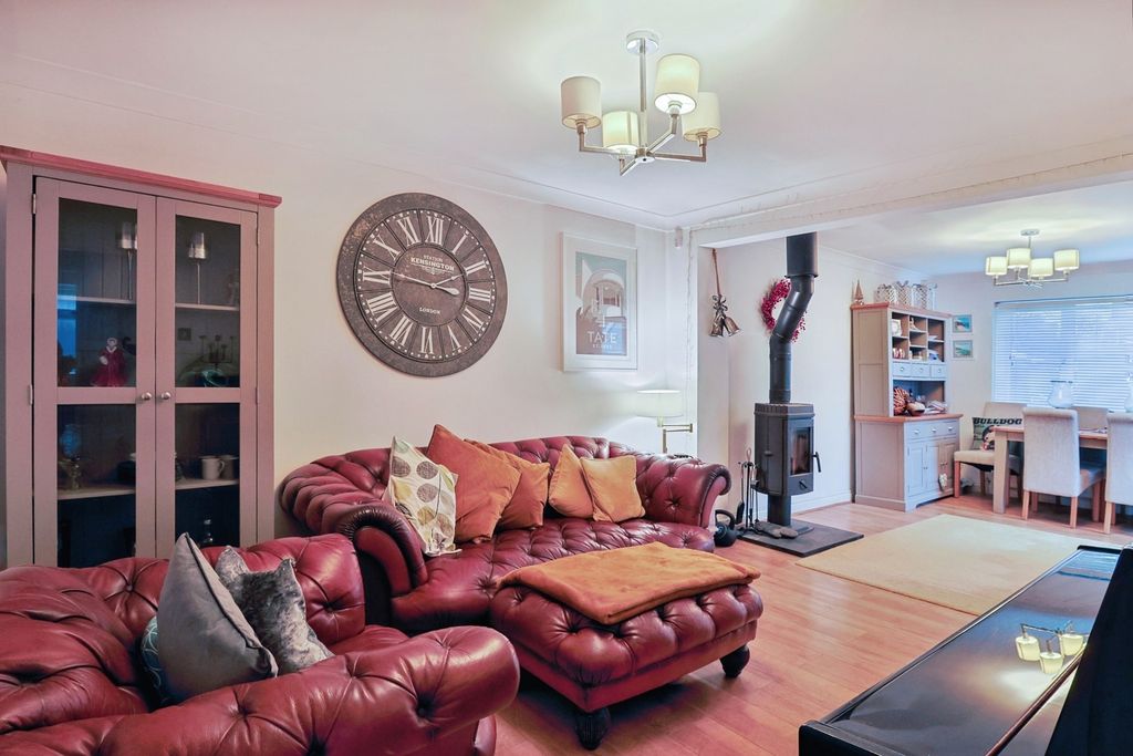 Property photo 2 of 18 Pbox-Img.Jpg