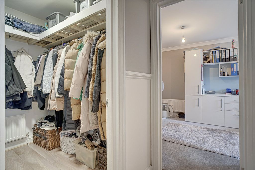 Property photo 3 of 23 Dressing Room