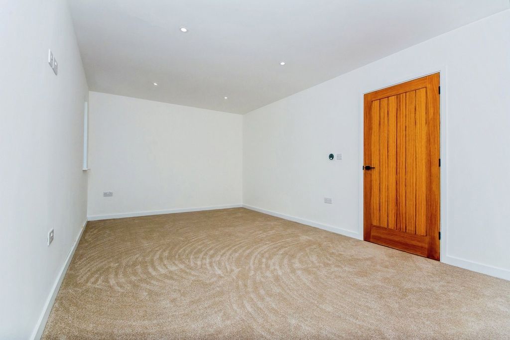 Property photo 2 of 18 Picture No. 05