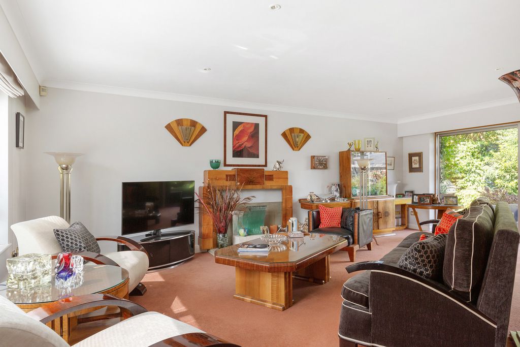 Property photo 3 of 28