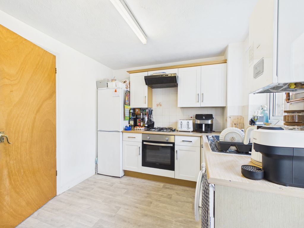 Property photo 2 of 9 Kitchen