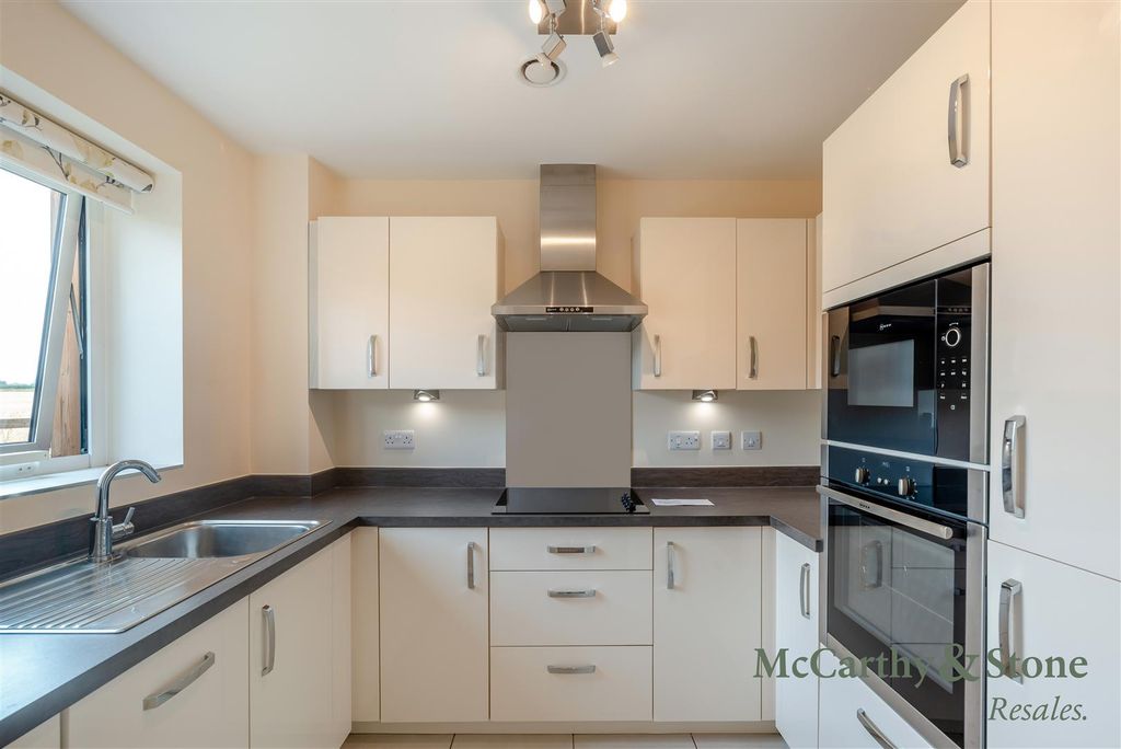 Property photo 3 of 26 8703347-Interior09.Jpg