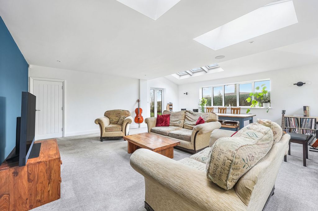 Property photo 3 of 32